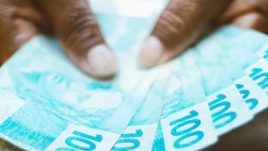 Aposentados vão receber 13º salário entre abril e junho deste ano