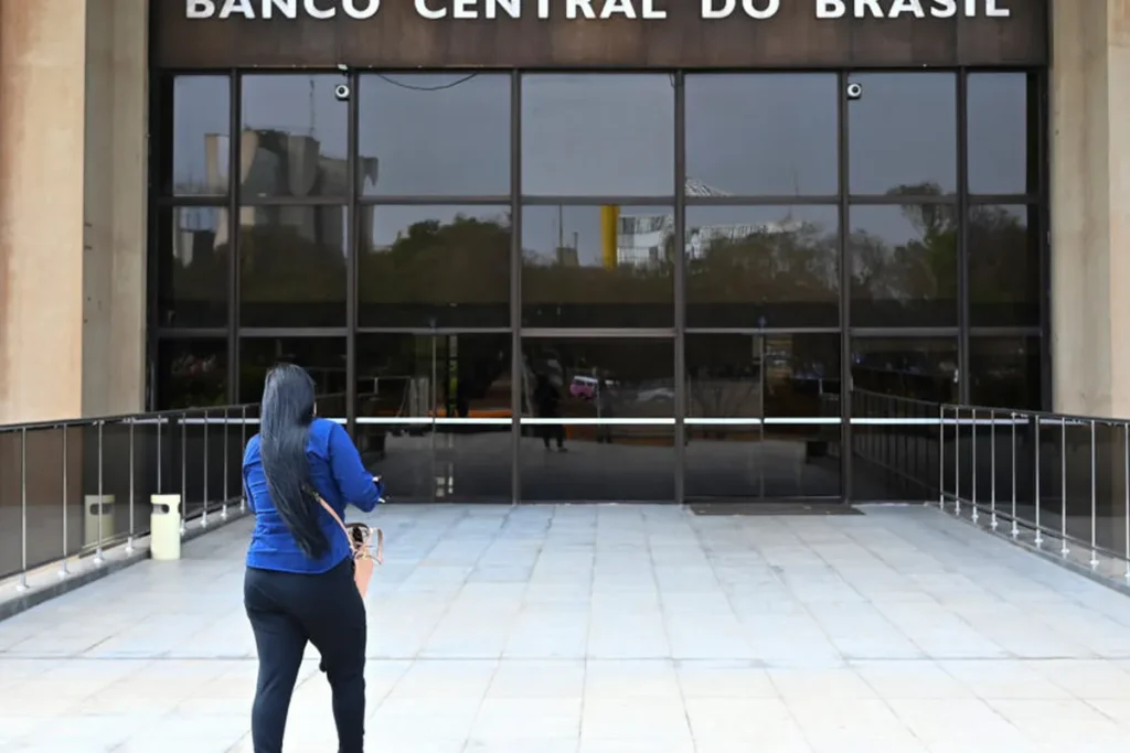 BC anuncia serviço para evitar fraudes em contas bancárias e facilitar o resgate de “dinheiro esquecido” em bancos bc anuncia servi o para evitar fraudes em contas banc rias e facilitar o resgate de dinheiro esquecido em bancos f70c654c