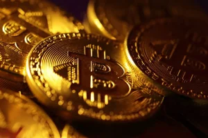 Bitcoin “trava” em US$ 95 mil enquanto mercado aguarda indicadores e resultados corporativos nos EUA