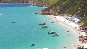 Conheça a praia que é um paraíso para mergulhadores