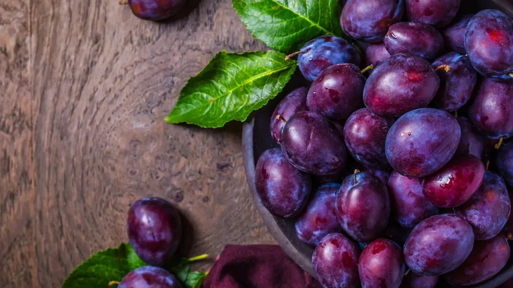 conhe a os segredos para fazer sua ameixeira crescer forte e dar muitos frutos b7060ffd