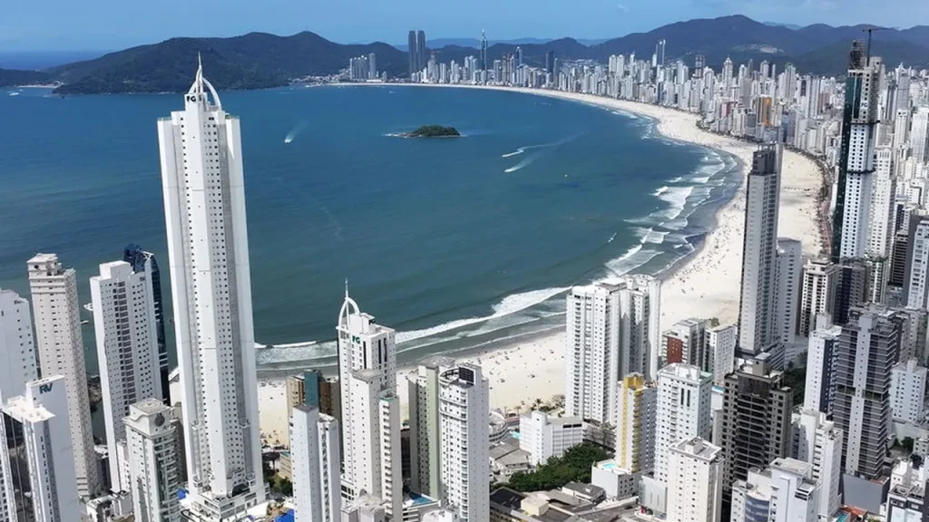 dubai brasileira a cidade que encanta com seus luxos e paisagens de outro mundo 2b369a92