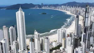 “Dubai brasileira”, a cidade que encanta com seus luxos e paisagens de outro mundo