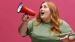 Falar alto demais tem um motivo psicológico?