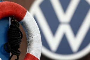 Provisões para multas na Europa e tarifas dos EUA diminuem lucro da Volkswagen