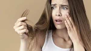 Seu cabelo está quebradiço? Veja o tratamento que pode transformar os fios