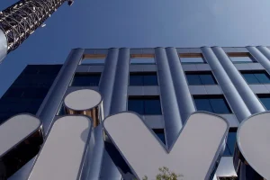 Vendem-se R$ 3 bilhões em cobre. Tratar com a Vivo