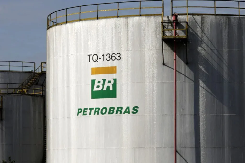 Petrobras corta preço da gasolina pela 1ª vez em mais de 1 ano e meio petrobras corta pre o da gasolina pela 1 vez em mais de 1 ano e meio cfdf1a3c