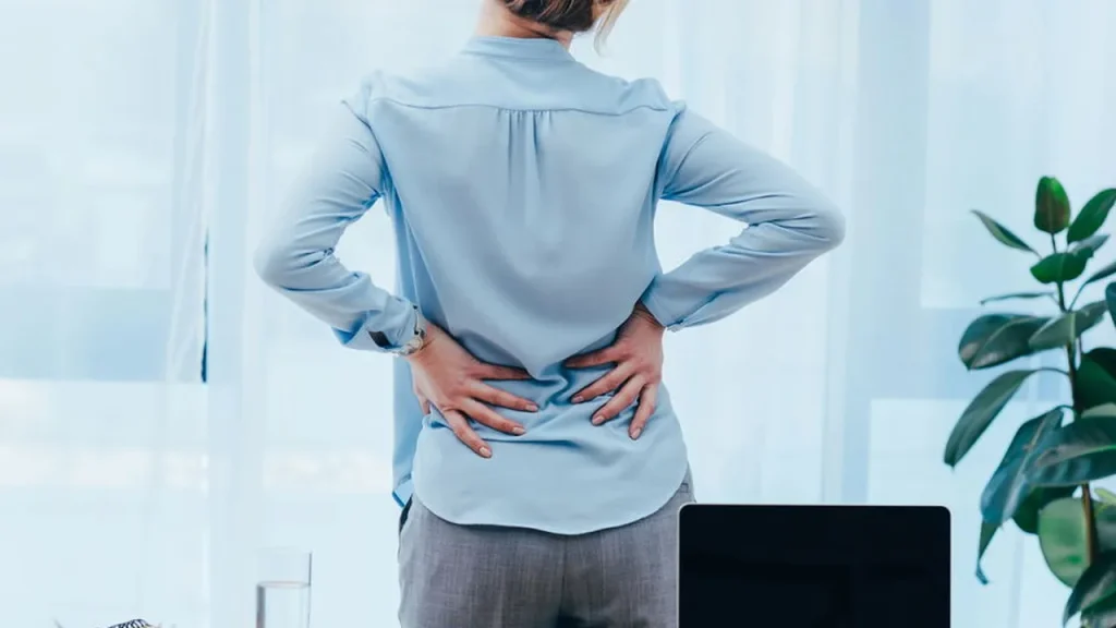 a melhor forma de evitar dor nas costas para quem trabalha sentado segundo especialistas 54264deb