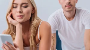 Como saber se alguém sente ciúmes de você em silêncio