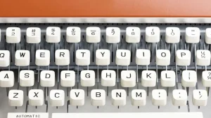 Você sabe por que as teclas não estão em ordem alfabética? Conheça a genialidade por trás do layout QWERTY