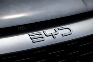 BYD fabricará carros elétricos direto da Europa até 2028, diz executiva