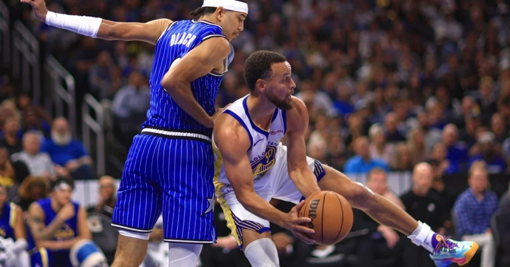 A separação de US$ 100 milhões de Stephen Curry, astro da NBA, com a Under Armour A separação de US$ 100 milhões de Stephen Curry, astro da NBA, com a Under Armour