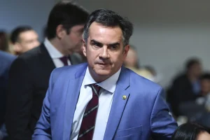 Flávio é meu amigo, mas política não se faz só com amizade, diz Ciro Nogueira