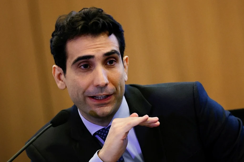 Galípolo: hoje, dólar está mais relacionado à política monetária e menos a “hedge” Galípolo: hoje, dólar está mais relacionado à política monetária e menos a “hedge”