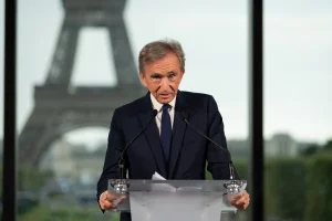 Herdeiro da Hermès processa LVMH e Arnault por US$ 16 bilhões