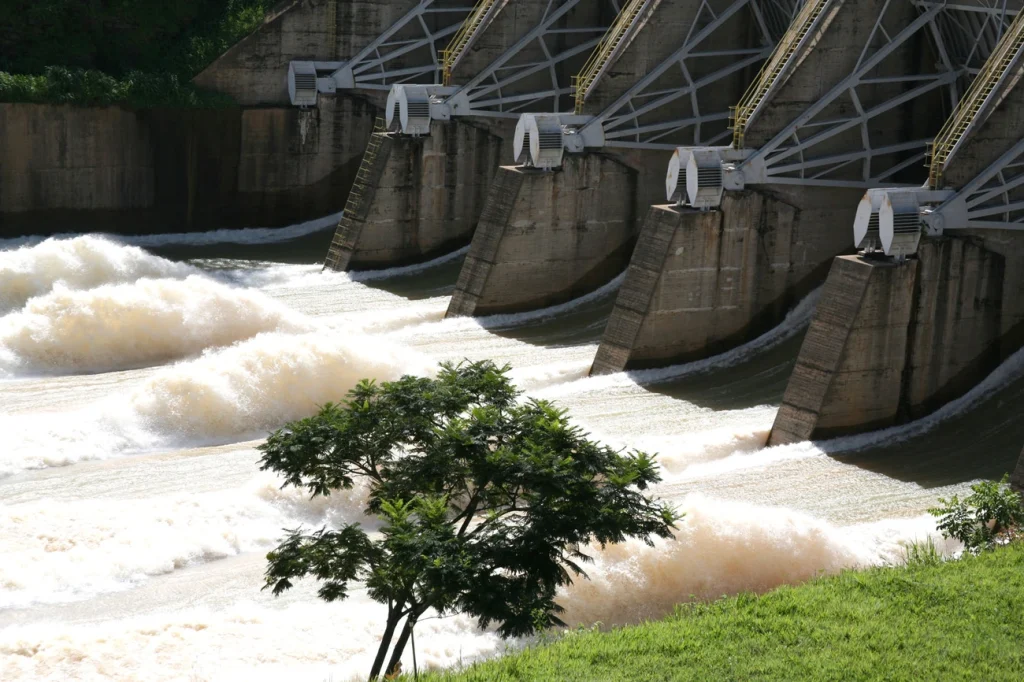 Justiça de Minas suspende venda de 4 usinas da Cemig (CMIG4)