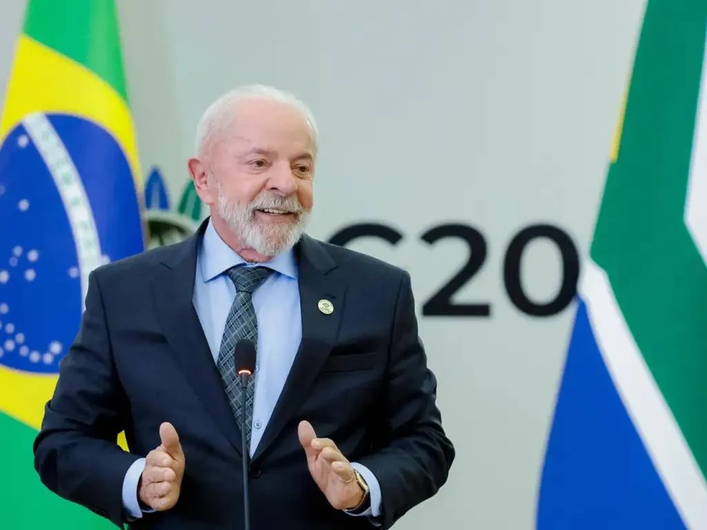 Lula: Cálculos mostram que dinheiro extra com IR deve injetar R$ 28 bi na economia Lula: Cálculos mostram que dinheiro extra com IR deve injetar R$ 28 bi na economia