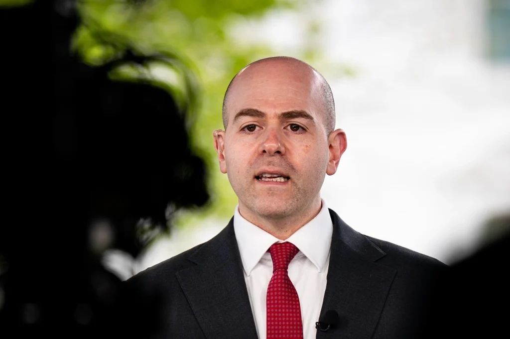 Miran do Fed alerta que política restritiva pode causar perda de empregos nos EUA agora Miran do Fed alerta que política restritiva pode causar perda de empregos nos EUA agora