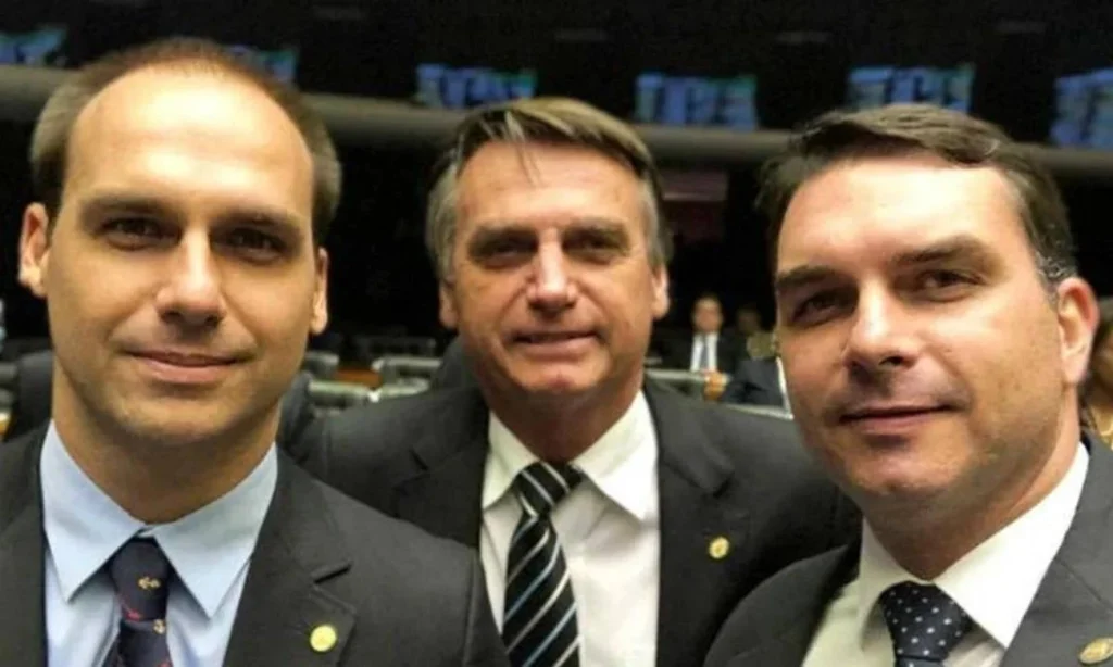Meu irmão Flávio erguerá a bandeira dos ideais do nosso pai, diz Eduardo Bolsonaro Meu irmão Flávio erguerá a bandeira dos ideais do nosso pai, diz Eduardo Bolsonaro