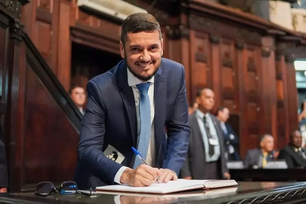 Moraes manda soltar Bacellar com tornozeleira e afastamento da presidência da Alerj Moraes manda soltar Bacellar com tornozeleira e afastamento da presidência da Alerj