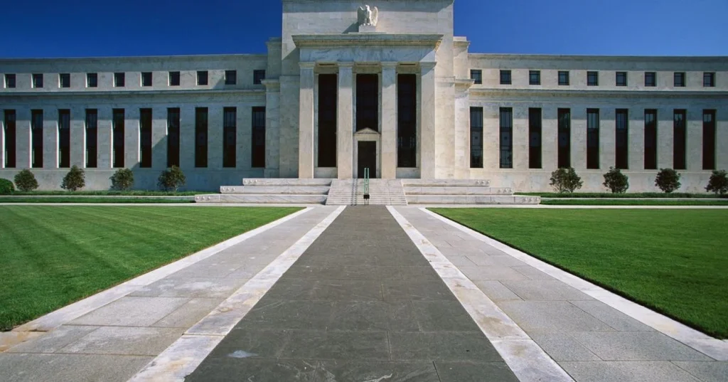 BCs fazem maior corte nos juros em 14 anos agora