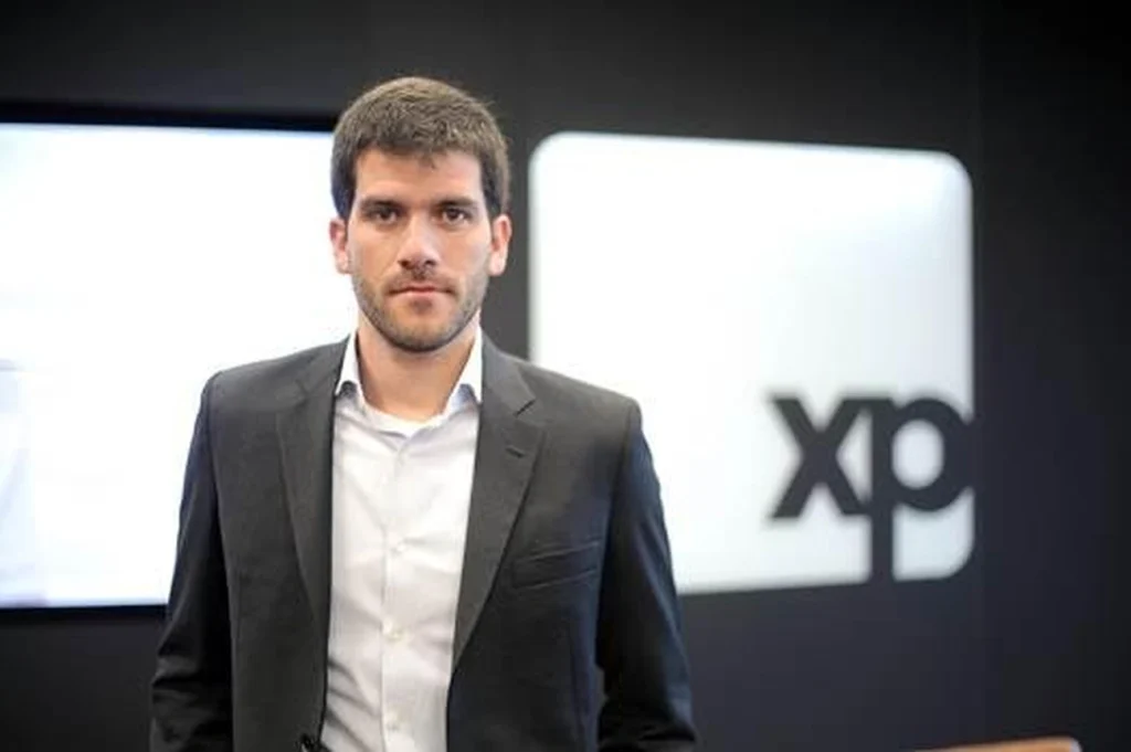 Remuneração por taxa fixa ou por comissão? Para a XP, o melhor modelo é “ter todos” Remuneração por taxa fixa ou por comissão? Para a XP, o melhor modelo é “ter todos”