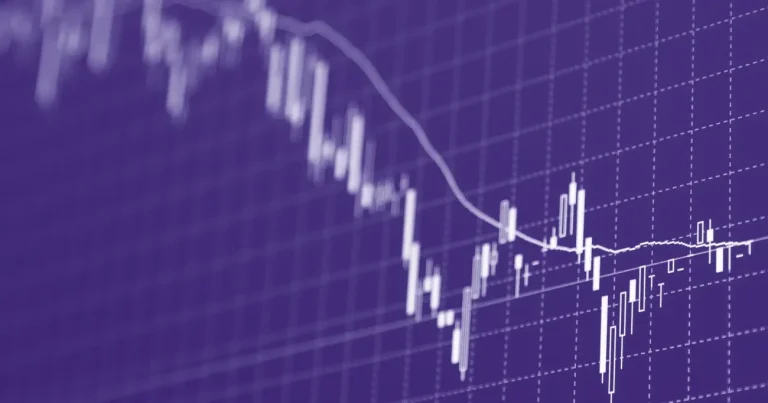 Tensão pré-eleitoral: Ibovespa volta a cair e dólar se aproxima dos R$ 5,50