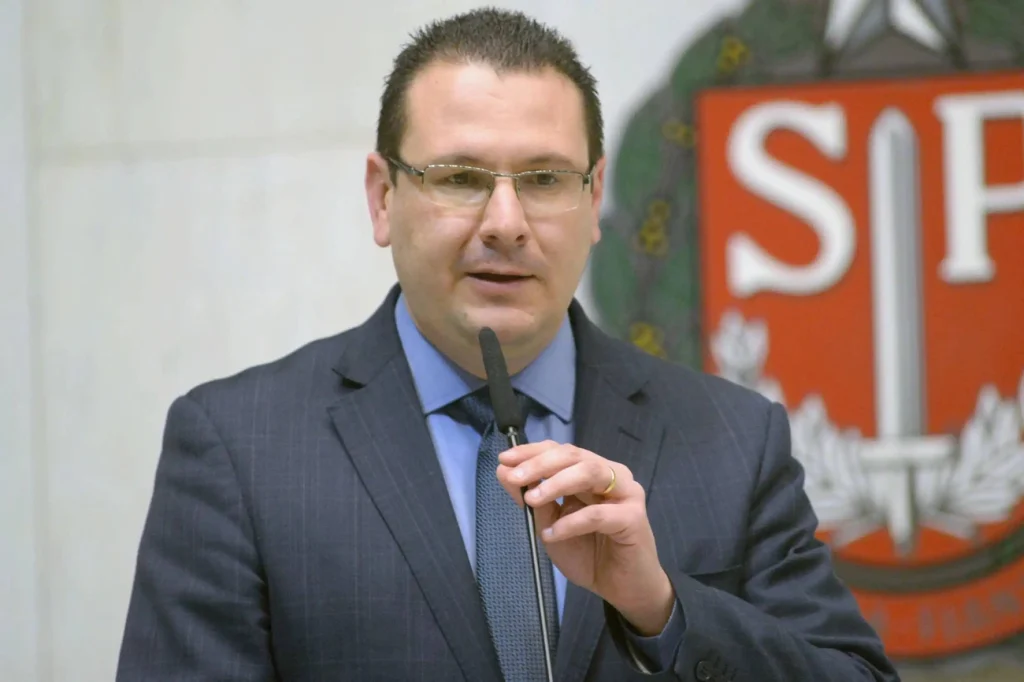 Rafa Zimbaldi apresenta a Lista da Vergonha contra abusadores e feminicidas hoje