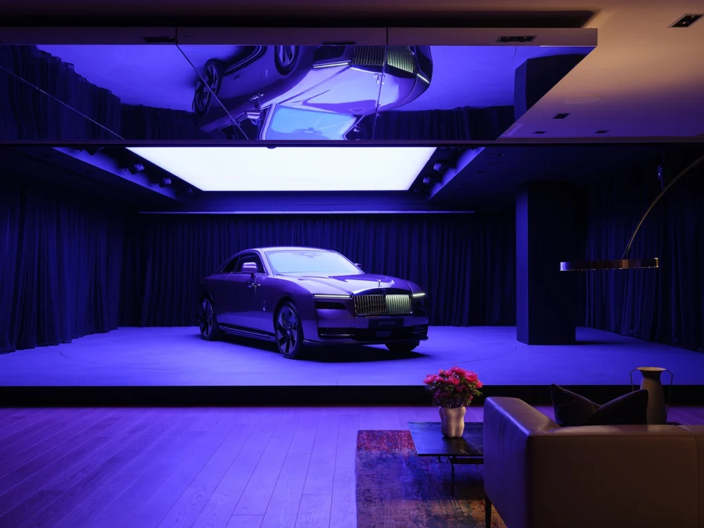 Rolls-Royce Desacelera em Carros Elétricos Após Vendas do Spectre Caírem Rolls-Royce Desacelera em Carros Elétricos Após Vendas do Spectre Caírem