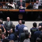 Câmara aprova PEC que entrega 40 horas de trabalho e dois dias de folga sem redução salarial à população
