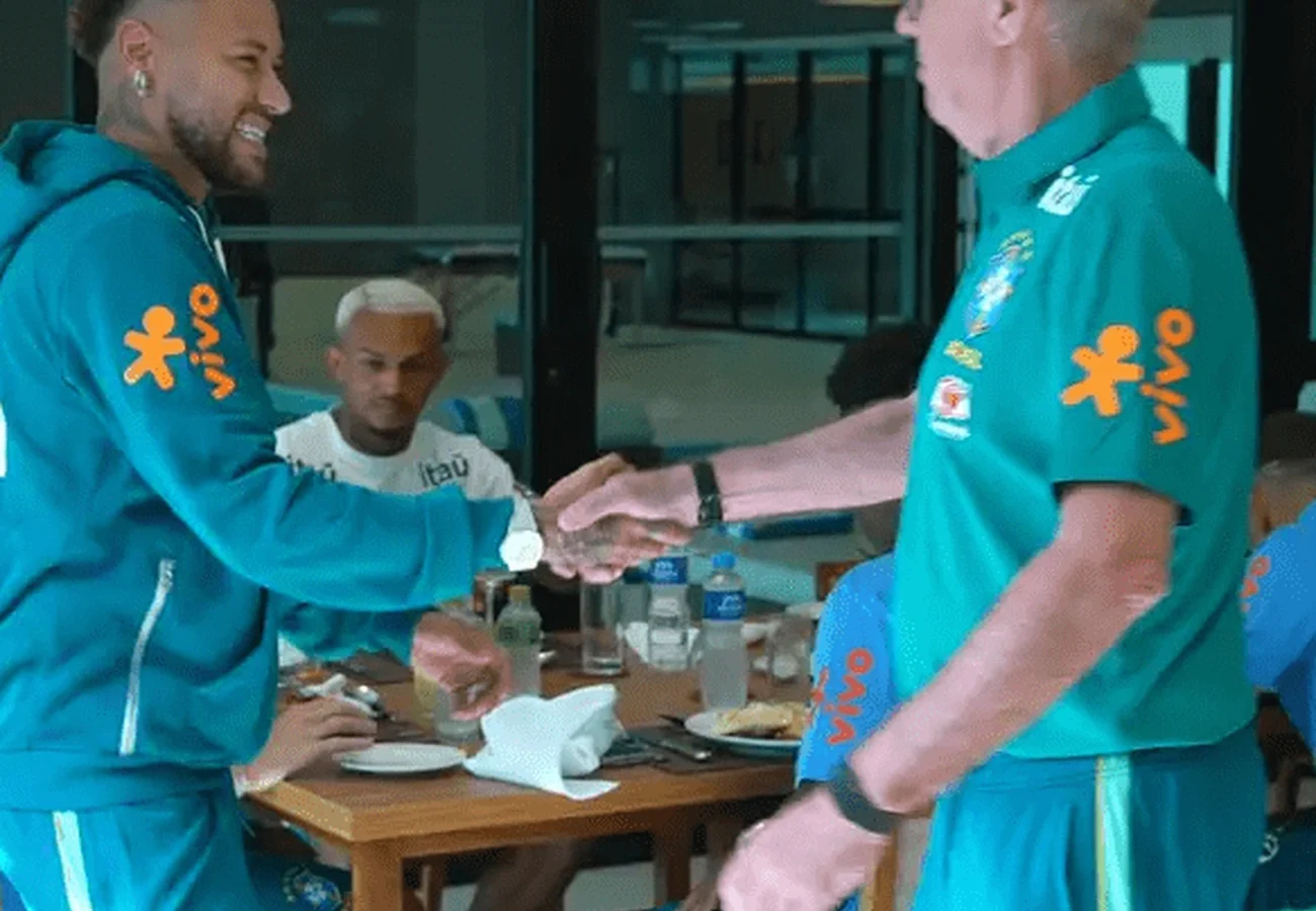 Neymar sofre edema na panturrilha e vai a clínica em Teresópolis para exames hoje