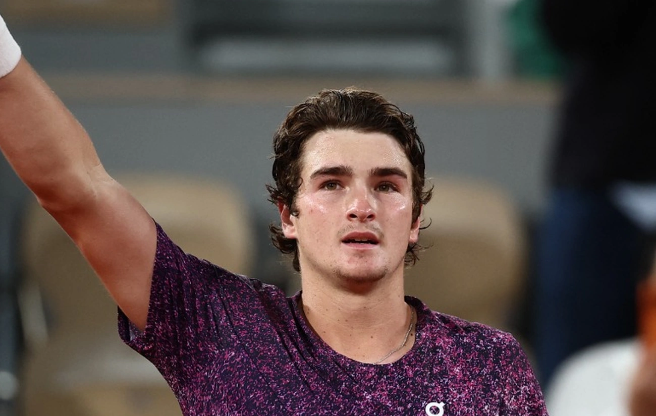 João Fonseca Surpreende e Leva Brasil a Quartas de Final do Roland Garros 2024