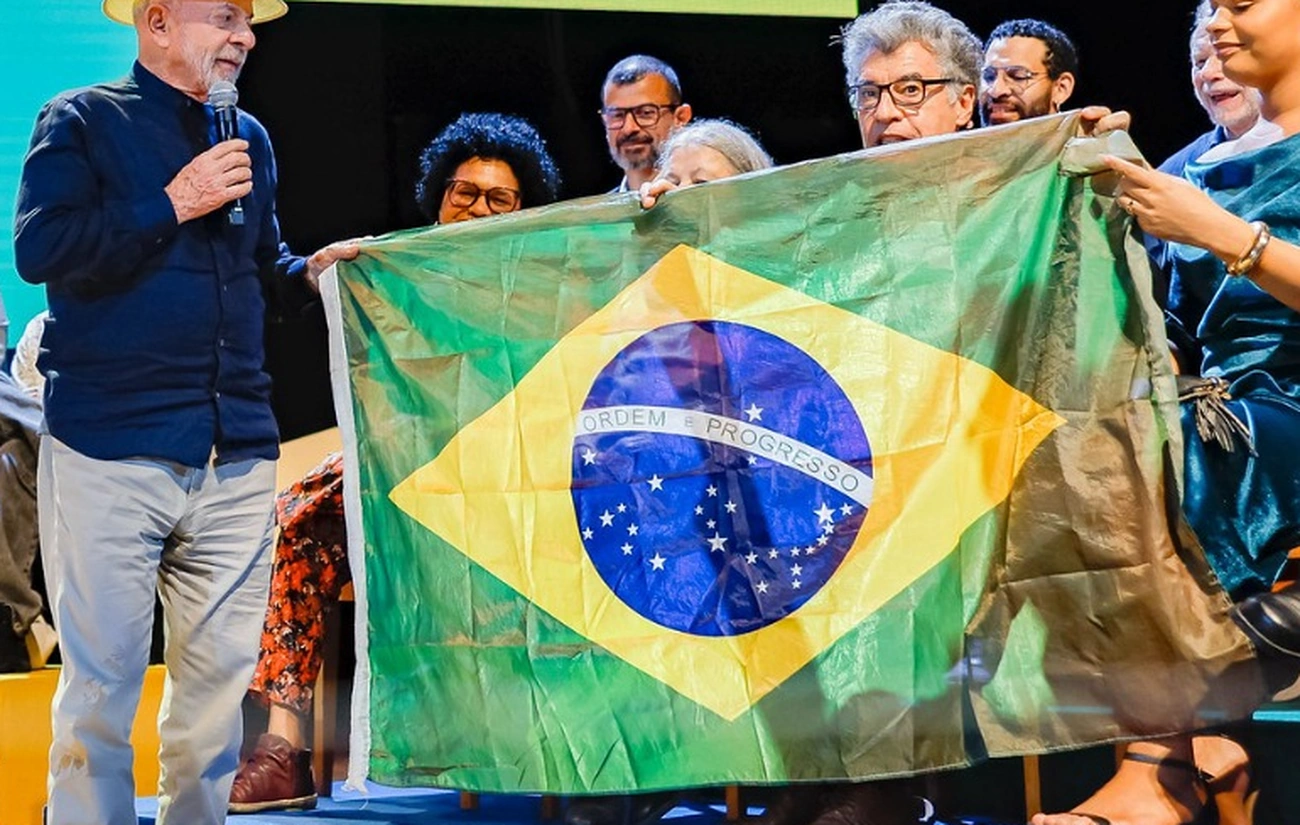 Lula lança Tela Brasil e critica preferência por inglês em vez de português agora