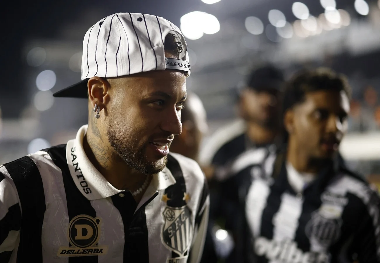 Neymar se prepara em segredo para Copa e Seleção liga alerta com estreia dia 13