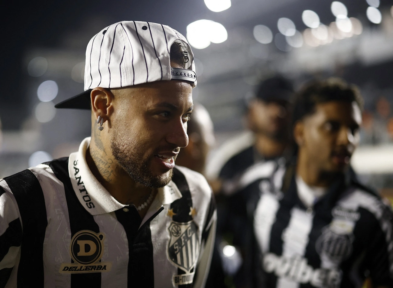 Neymar se prepara em segredo para Copa e Seleção liga alerta com estreia dia 13