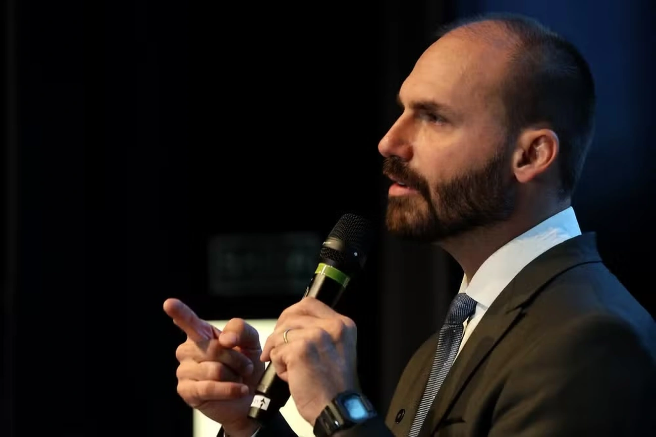 Moraes investiga Eduardo Bolsonaro agora sobre dinheiro de Vorcaro
